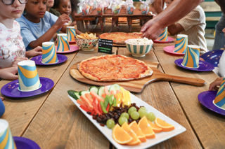 FOX18965 Partyfood